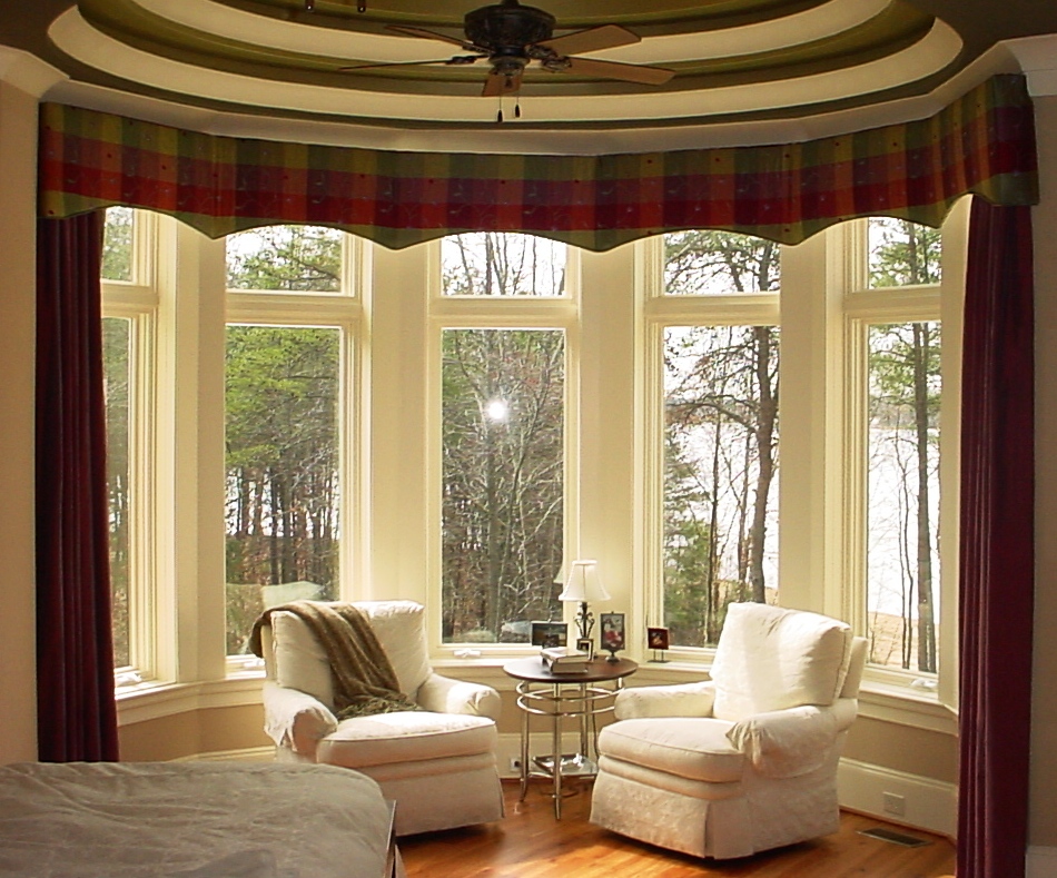 Living Room With Bay Window Curtains